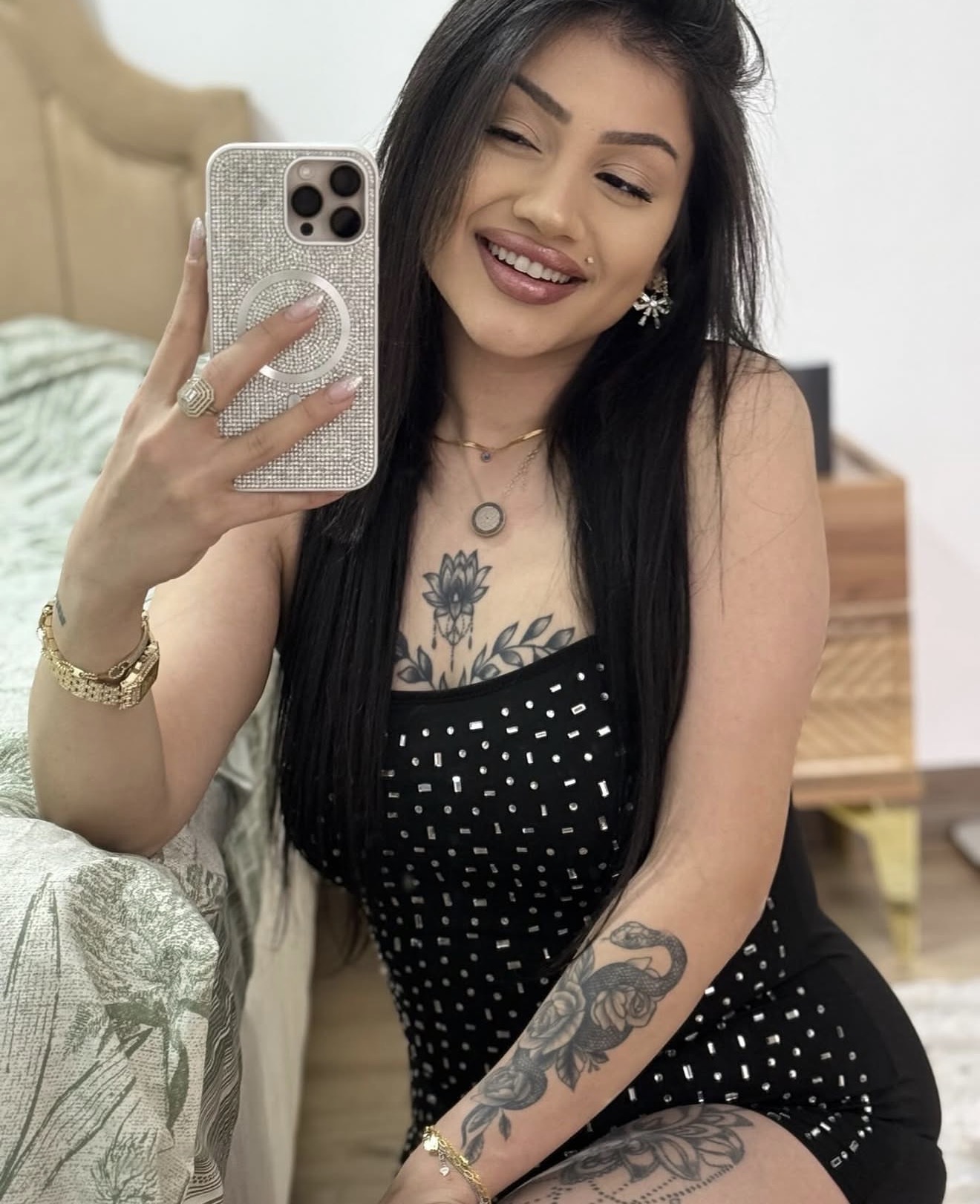 Atatürk Tutkulu Kadın Escort Gülay
